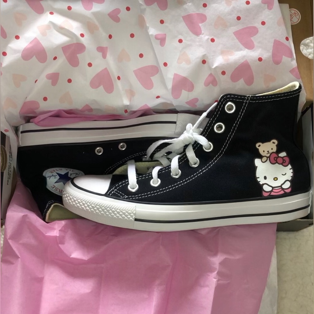 Hello Kitty Converse